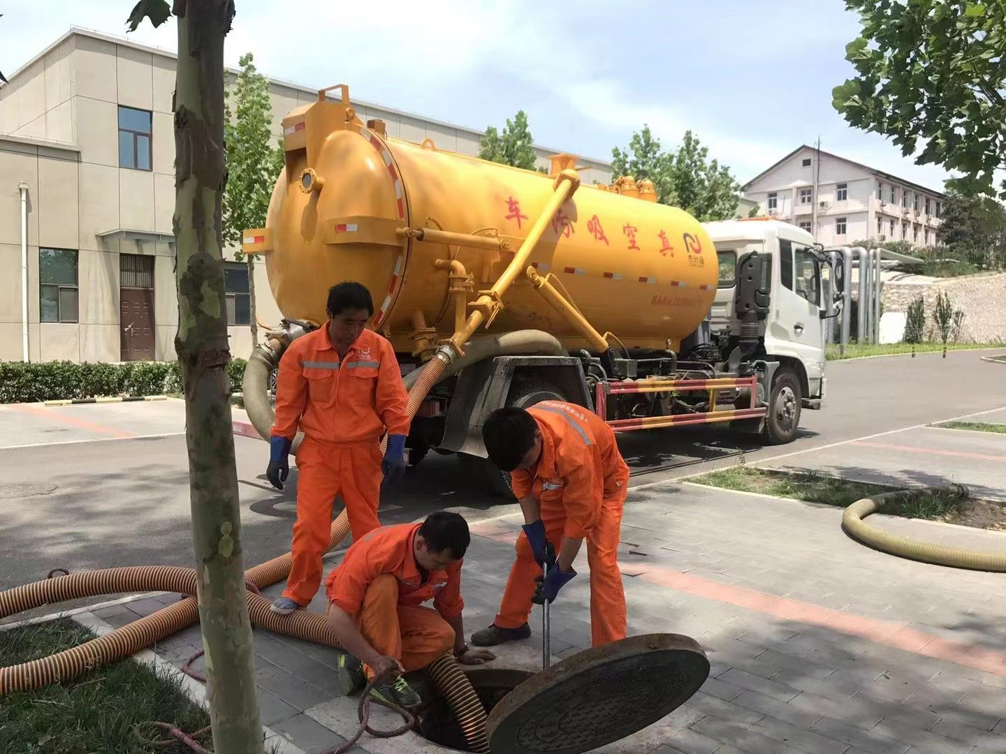江达化粪池清理与5-8吨吸粪车施工效率分析